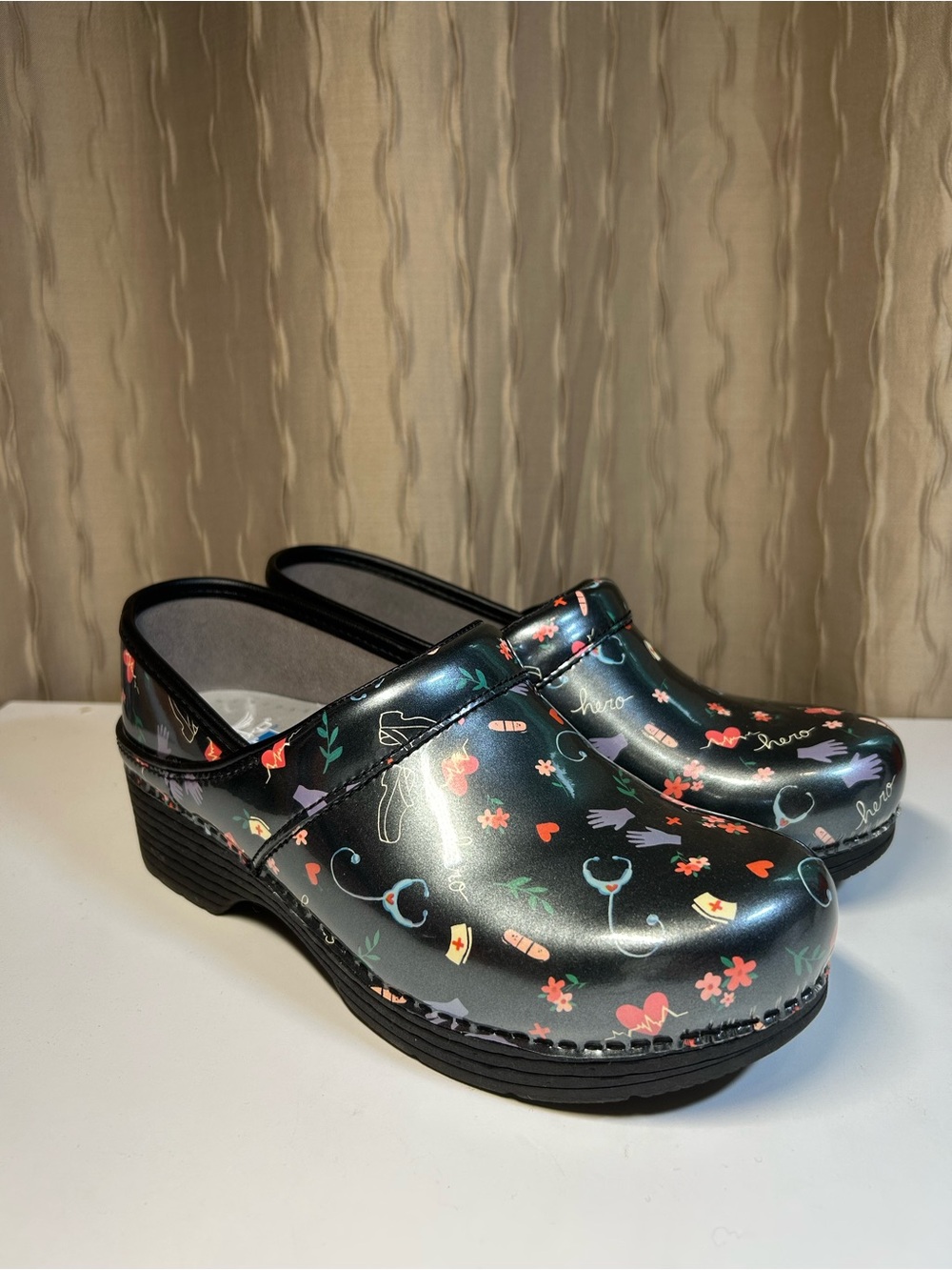 Dansko LT Pro Patent Hero Hospital Nursing Nurse Clogs Women's 39 (US 8.5-9) - Picture 2 of 16